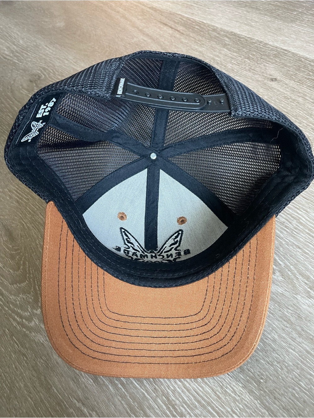 Benchmade Hat With Embroidered Logo - Picture 3 of 3